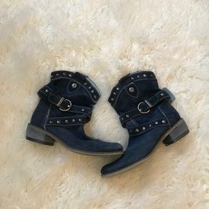 Blue suede boots